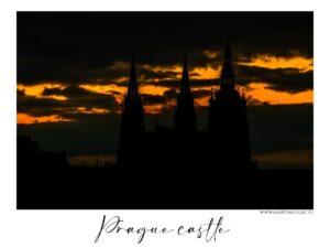 Prague Castle -Silueta Pražského hradu při západu slunce, autor Martin Lukač