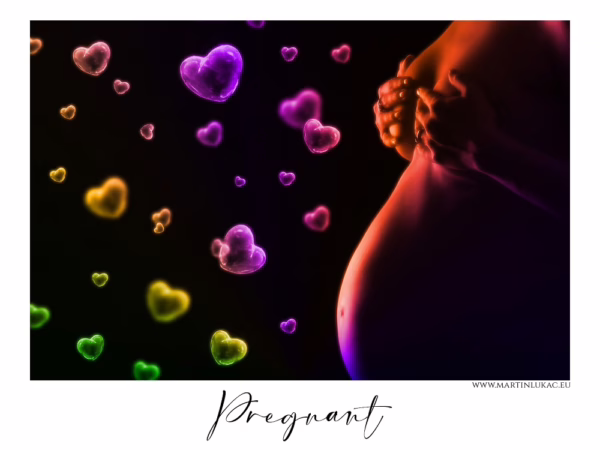 Pregnant – Silueta těhotné ženy s barevnými světly a srdci, autor Martin Lukač, pražský fotograf, www.martinlukac.eu