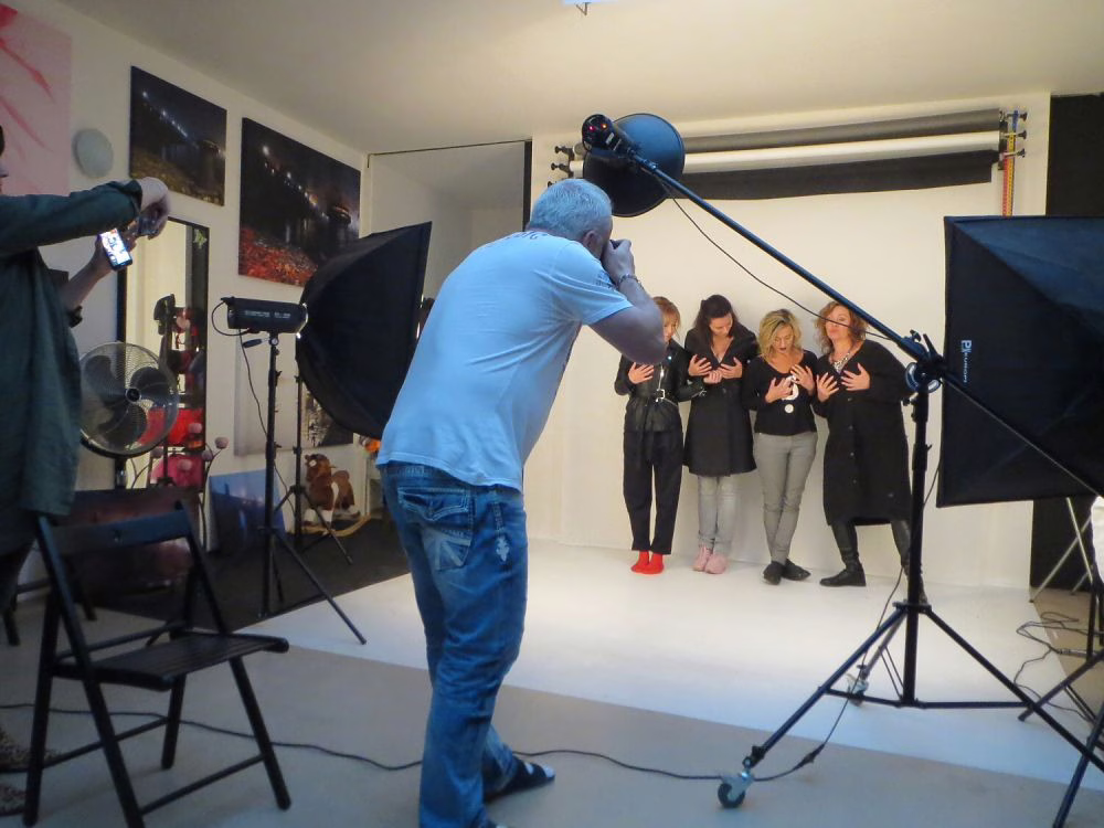 Fotografie čtyř hereček z divadelní hry Můžem i s mužem – promo snímek od Martina Lukače