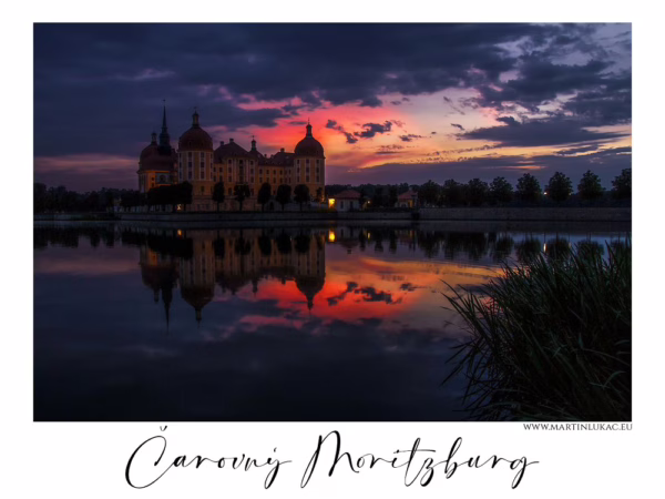 Čarovný Moritzburg – večerní pohled na zámek a jeho odraz v jezeře, autor Martin Lukač