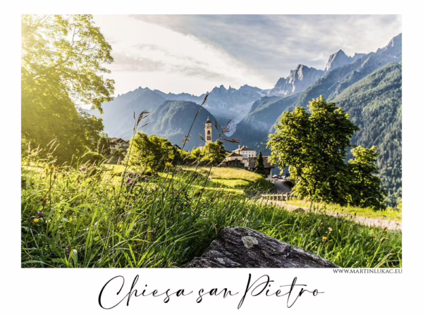 Chiesa San Pietro – ranní světlo na kostelíku v horské krajině, autor Martin Lukač