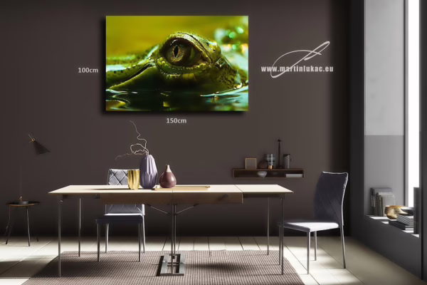 Obraz oka gaviála jako tichý, hypnotický motiv pradávné přírody, k prodeji v našem eshopu, autor Martin Lukač, pražský fotograf, www.martinlukac.eu