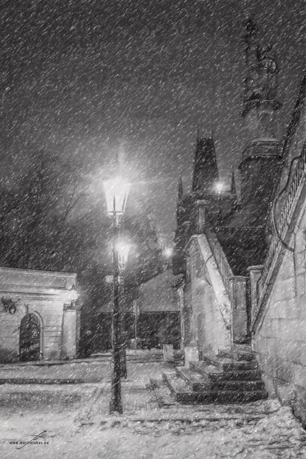 Staropražská ulice na Kampě zahalená sněhovou vánicí, autor Martin Lukač, pražský fotograf, www.martinlukac.eu