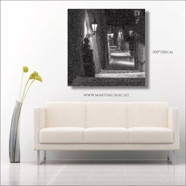 Tichá zimní atmosféra kolem sochy Karla Hašlera pod starými lampami, autor Martin Lukač, pražský fotograf, www.martinlukac.eu