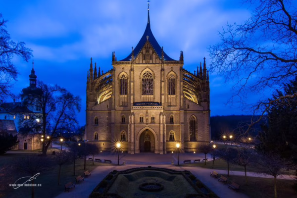 Kutná hora Unesco – osvětlený chrám svaté Barbory za modré hodiny, autor Martin Lukač, www.martinlukac.eu
