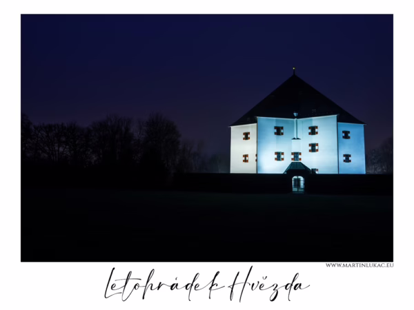 Letohrádek Hvězda nasvícený v noční tmě, autor Martin Lukač, pražský fotograf, www.martinlukac.eu