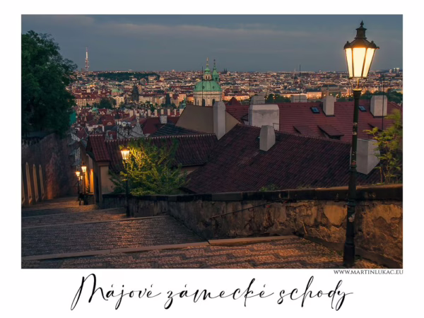 Zámecké schody při večerním světle s výhledem na červené střechy Prahy, autor Martin Lukač, pražský fotograf, www.martinlukac.eu