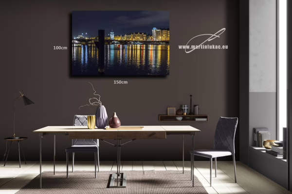 Vizualizace noční fotografie Tančícího domu s odrazy ve Vltavě, k prodeji v našem eshopu, autor Martin Lukač