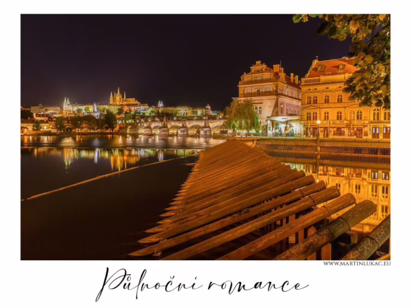 Noční pohled na Karlův most a Pražský hrad s romantickou atmosférou, autor Martin Lukač, pražský fotograf, martinlukac.eu