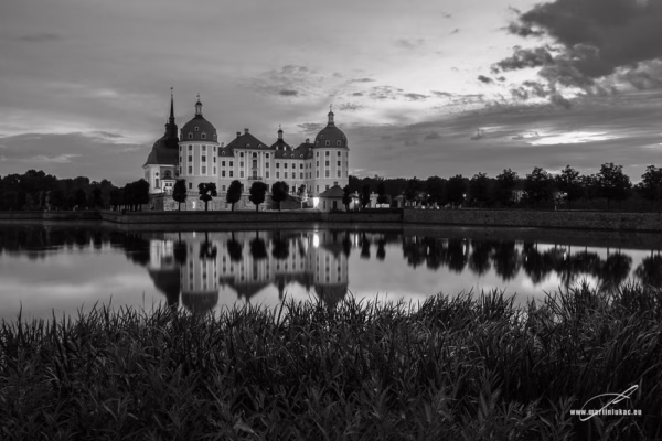 Ranní Moritzburg – Černobílá verze ranního pohledu na zámek Moritzburg, autor Martin Lukač, www.martinlukac.eu