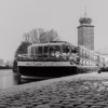 Sněhobílý Mánes – zimní Praha s lodí Matylda v černobílé verzi, autor Martin Lukač, pražský fotograf, www.martinlukac.eu
