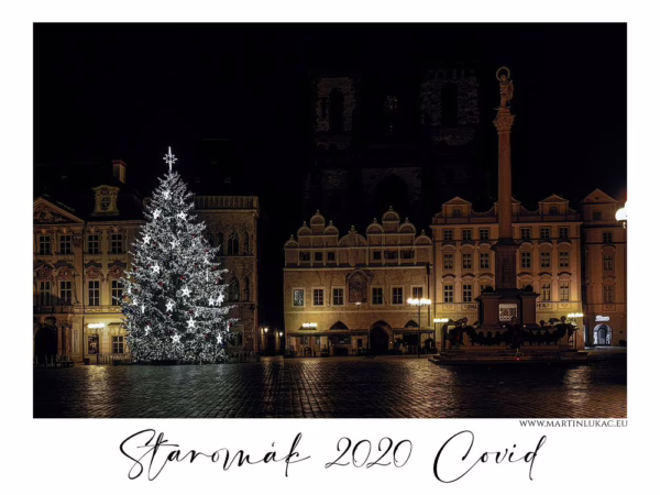 Staroměstské náměstí v Praze s vánočním stromem během pandemie Covid-19, autor Martin Lukač, pražský fotograf, www.martinlukac.eu