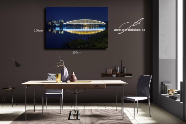 Vizualizace obrazu Trojský most 02 v interiéru – moderní architektura v nočním zrcadlení, autor Martin Lukač, pražský fotograf, www.martinlukac.eu