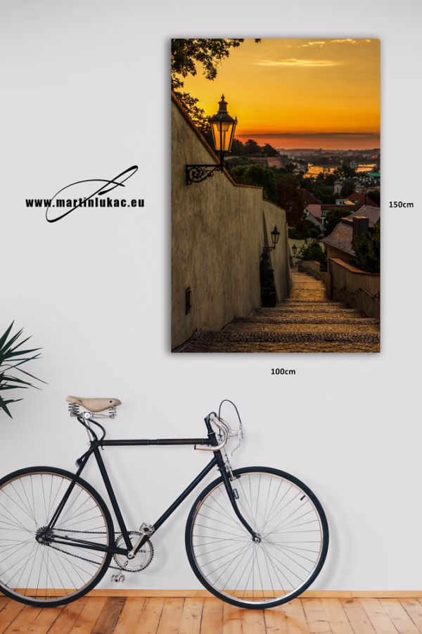 Vizualizace obrazu Zámecké schody v interiéru – pražské schody ve zlatém světle rána, autor Martin Lukač, pražský fotograf, www.martinlukac.eu