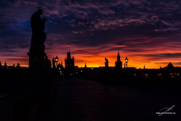 Zlatý obzor nad Karlovým mostem v barevné verzi, autor Martin Lukač, pražský fotograf, www.martinlukac.eu