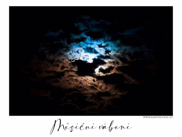 Magické světlo měsíce zahalené v temných mracích, autor Martin Lukač, pražský fotograf, www.martinlukac.eu