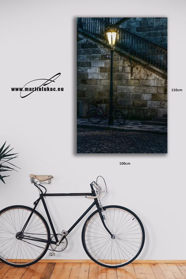 Vizualizace poetické večerní scény s lucernou a kolem – k prodeji v našem eshopu, autor Martin Lukač, pražský fotograf, www.martinlukac.eu