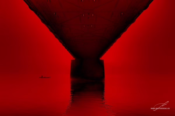 Rudá scenérie s dominantním mostem a klidnou vodní hladinou, autor Martin Lukač, pražský fotograf, www.martinlukac.eu
