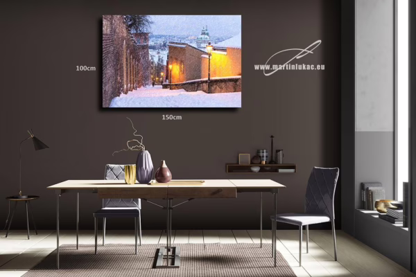 Vizualizace obrazu na zdi, k prodeji v našem eshopu – kouzlo zimní Prahy ve večerním tichu, autor Martin Lukač, pražský fotograf, www.martinlukac.eu
