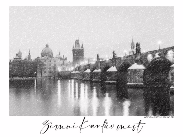 Zimní pohled na Karlův most v Praze zahalený sněhem, autor Martin Lukač, pražský fotograf, www.martinlukac.eu