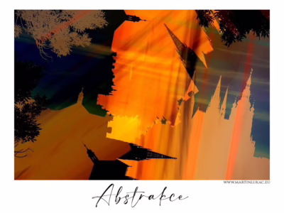 Město proměněné světlem a stínem... Abstraktní kompozice gotických věží a barevného světla, autor Martin Lukač