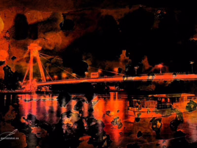 Noční pohled přes Dunaj v tónech ohně a tmy... Expresivní obraz noční Bratislavy s odlesky na řece a výtvarnými texturami, autor Martin Lukač, pražský fotograf, www.martinlukac.eu