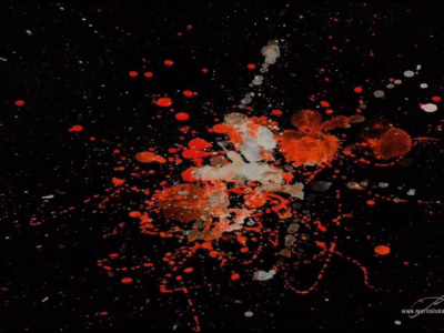 Výbuch energie uprostřed ticha... Syrová barevná abstrakce s dramatickým napětím a stříkanci, autor Martin Lukač, pražský fotograf, www.martinlukac.eu