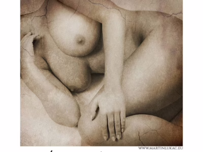 Smyslnost v jemných liniích lidského těla... Umělecké ztvárnění ženského aktu s jemnou texturou, autor Martin Lukač, pražský fotograf, www.martinlukac.eu