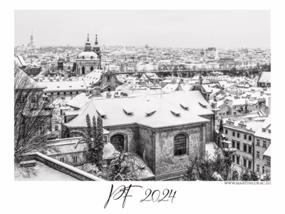 Zimní Praha na PF 2024... Zasněžená zimní Praha v černobílém podání s kostelem sv. Mikuláše, autor Martin Lukač