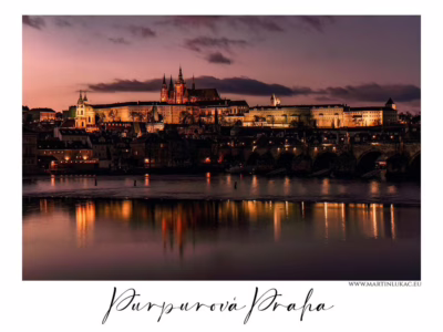 Večerní Praha ve zlaté a purpurové záři... Purpurová Praha v podvečerním světle s pohledem na Pražský hrad a Karlův most, autor Martin Lukač, pražský fotograf, martinlukac.eu