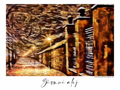 Zasněžená noc prozářená plameny lamp... Malířsky laděná zimní noční alej s lampami, autor Martin Lukač, pražský fotograf, www.martinlukac.eu