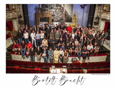 Tváře, které tvoří dějiny okamžiku... Zákulisí filmu Bertold Brecht očima fotografa Martina Lukače... Poetické okamžiky mezi realitou a filmem, kde se rodí příběh... Autor Martin Lukač, pražský fotograf, www.martinlukac.eu