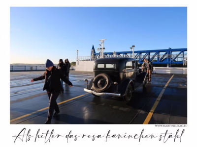 Myšlenky v pohybu... Režisérka Caroline Link sleduje moře při přípravě scény filmu Als Hitler das rosa Kaninchen stahl, autor Martin Lukač, pražský fotograf, www.martinlukac.eu