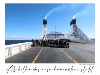 Když se moře stává scénou... Film crew při natáčení na otevřené palubě lodi, autor Martin Lukač, pražský fotograf, www.martinlukac.eu