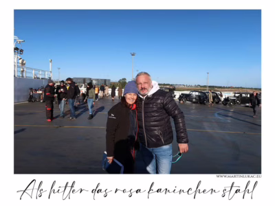 Tým, který dýchá jedním rytmem... Radostný moment tvůrčího týmu, režisérka Caroline Link a Martin Lukač během příprav na natáčení, autor Martin Lukač, pražský fotograf, www.martinlukac.eu